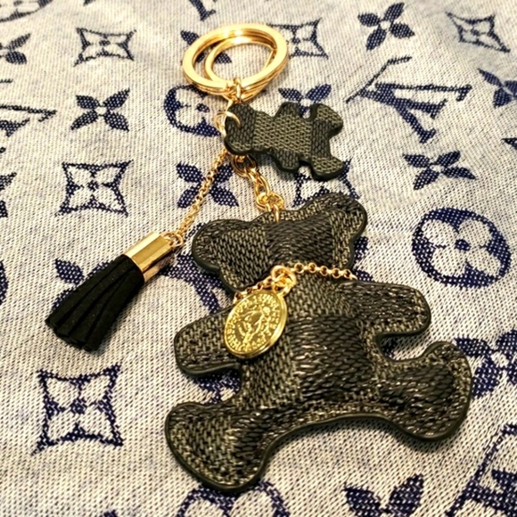 Just in! Black Bear Faux Leather Keychain - Picture 2 of 4